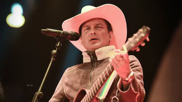 জুবিন গাৰ্গে নতুন Limca Book of Records কেণ্ডেল মাইলৰ খুঁটি স্থাপন, মাইকেল জেকচনৰ কিংবদন্তি শ্ৰদ্ধাঞ্জলি অতিক্ৰম কৰি